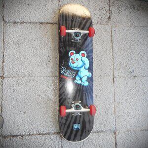 REDO 31" Complete Skateboard (Deck w/Matching 7.5" 53mm REDO Wheels)